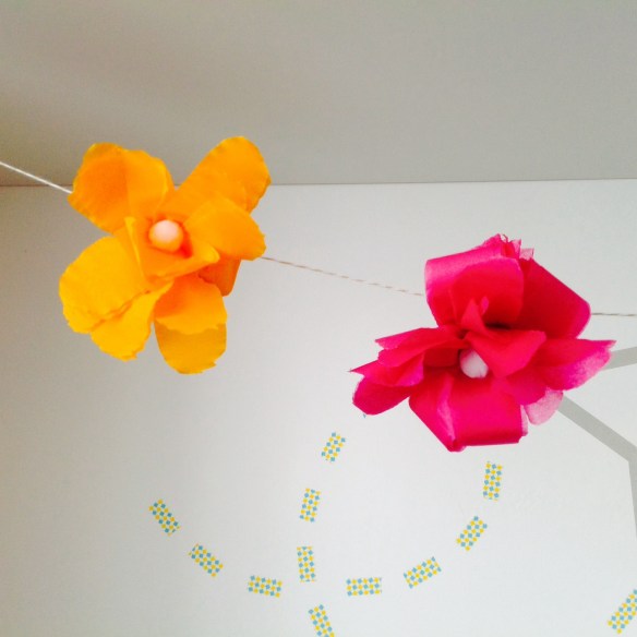 DIY guirlande de fleurs en papier by Humeur de moutard